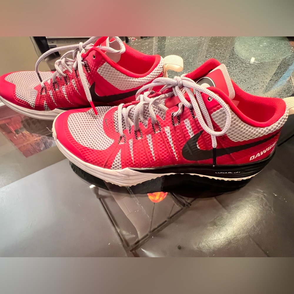 Nike Special Edition University of GA Bulldog tennis shoes Size 10 UGA FOOTBALL